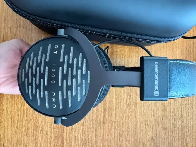 Fone de Ouvido Over-ear Beyerdynamic Dt 1990 Pro Preto