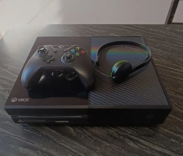 Console Xbox One Microsoft 500GB com controle, fone, Cabo HDMI e Fonte Original