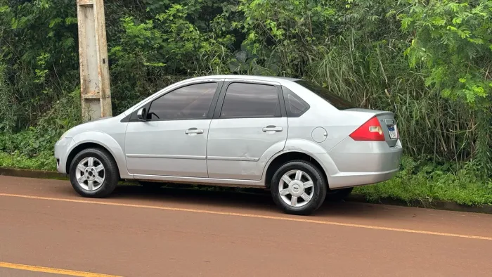 Ford Fiesta Sed. 1.6 8V Flex 4P 2006