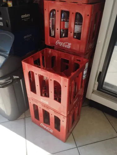 Vendo caixa da coca