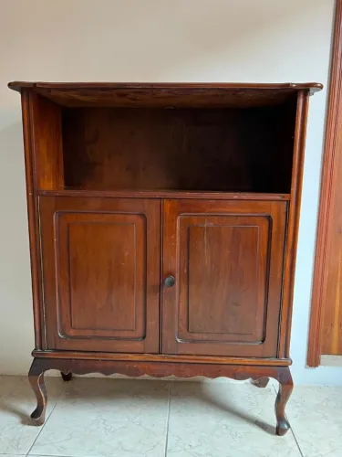 Armário-buffet colonial brasileiro antigo madeira maciça ? Ind. de Móveis Hércules Anos 50