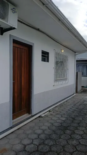 Casa com compartillhame de terreno