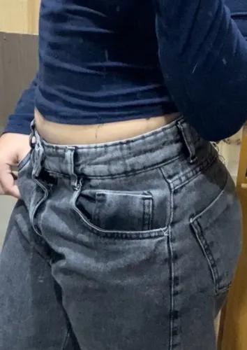 vendo calça jeans, de boa qualidade e semi nova