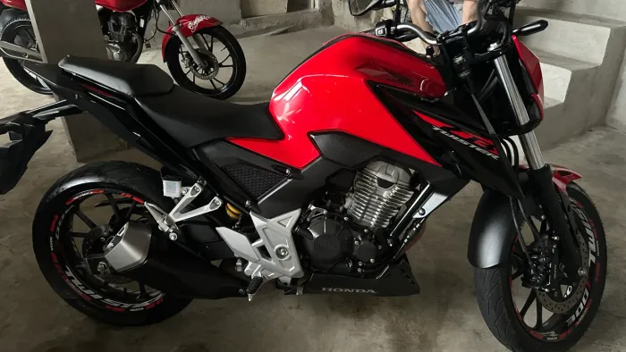 Moto cb 300