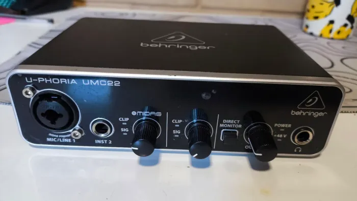 Behringer umc 22