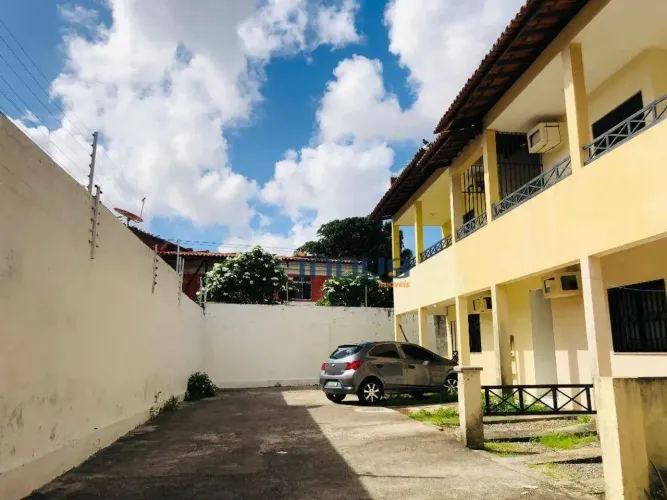 Casa com 3 dormitórios para alugar, 100 m² por R$ 1.690,00/mês - Maraponga - Fortaleza/CE