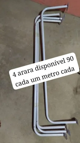 Vendo arara giratória e de parede 