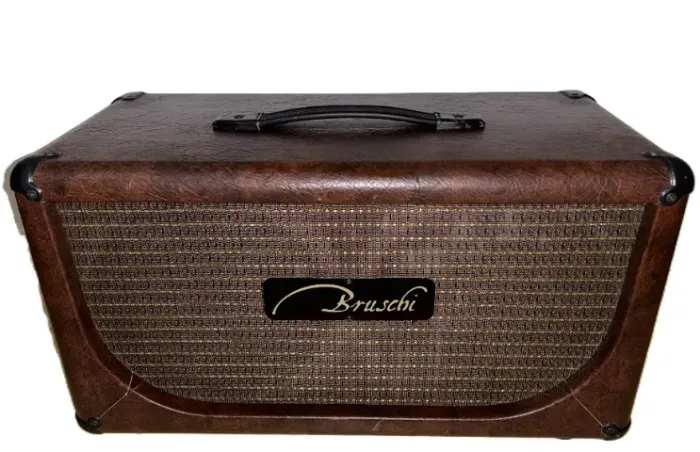 Amplificador Bruschi SA80 com 210 alto-falantes Eminence, fabricado nos EUA.