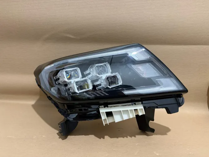 Farol lado Direito Nissan Frontier 2023 2024 2025 Original