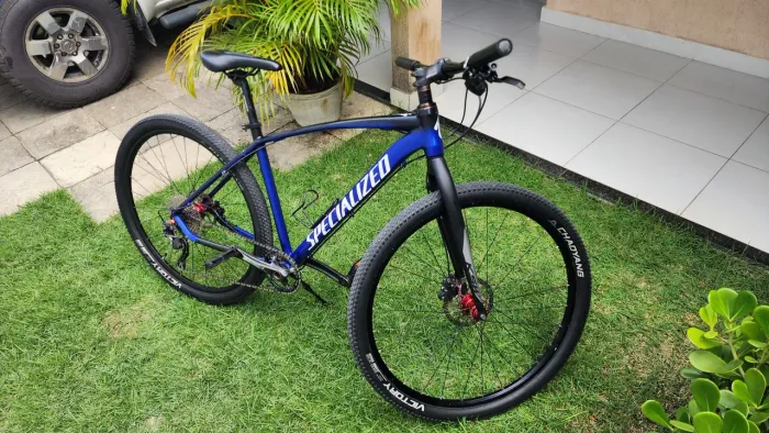 Bicicleta e roupas de ciclistas