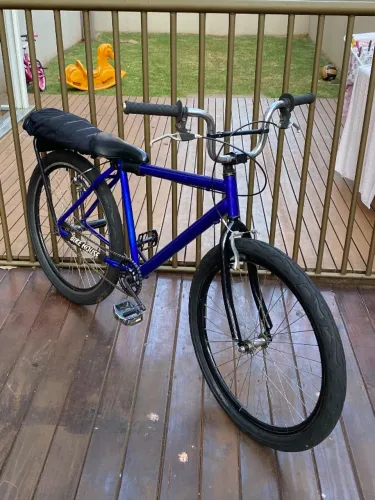 Bicicleta Montadinha aro 26 usada com leves riscos e com aro traseiro quebrado