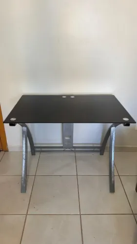 Escrivaninha de vidro