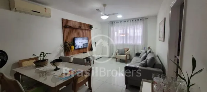 Amplo Quintal com 2 casas e edícula