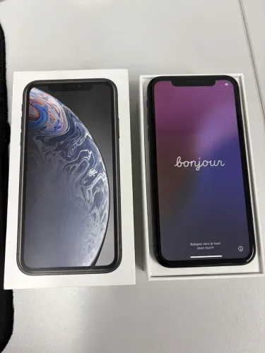 iPhone XR com caixa