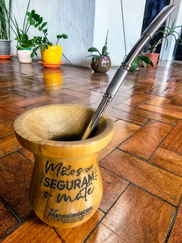 Kit Chimarrão Completo - Cuia de Madeira + Bomba de Inox (Erechim)