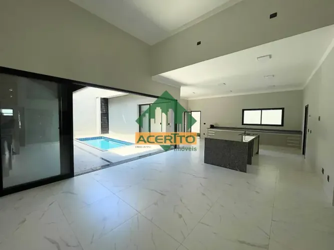 Casa em condomínio fechado com 374m² de terreno, área construída 280m². São 3 suítes, 1 do