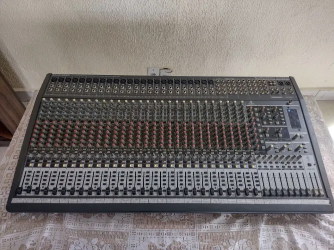 Mesa de som Berhinher SX3282 Eurodesk