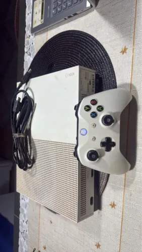 ? XBOX ONE S ? 1 TB ? VENDO XBOX ONE S COM 1 TB DE ARMAZENAMENTO!