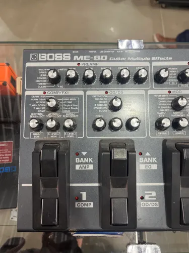 Pedaleira Boss me80