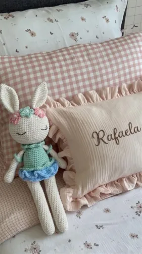 Boneca/pelúcia do coelho em amigurumi novo