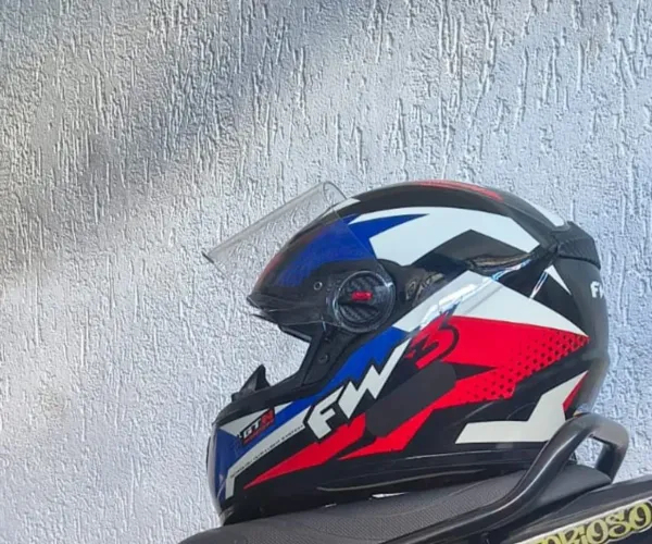 Capacete novo