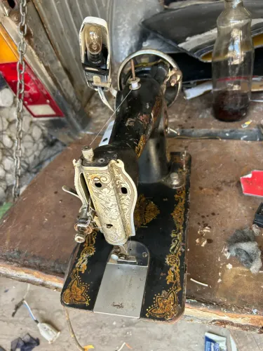 Máquina de costura antiga Philips 