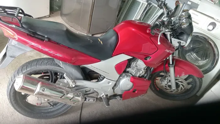 Vende-se uma moto 