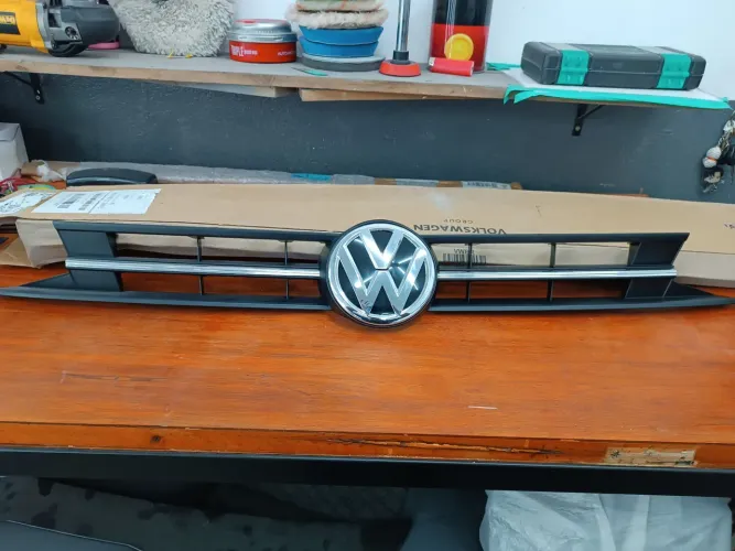 Grade frontal para-choque dianteiro + logo Volkswagen Virtus Highline/Polo 2018/2022