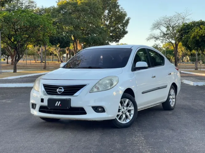 Nissan Versa SL 1.6 16V Flexstart 4P Mec. 2014