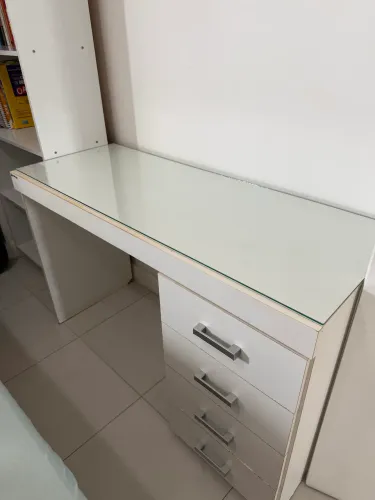 Escrivaninha branca estudo/trabalho