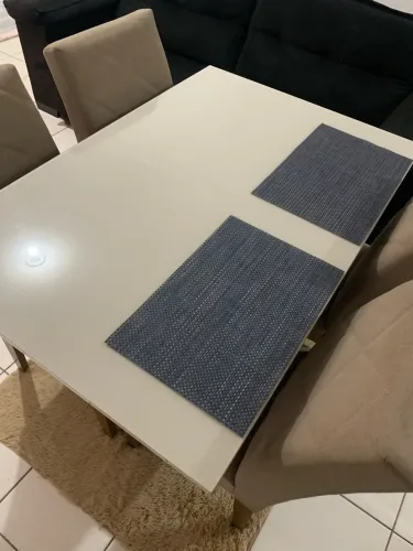 Mesa de jantar com quatro cadeiras ótimo estado