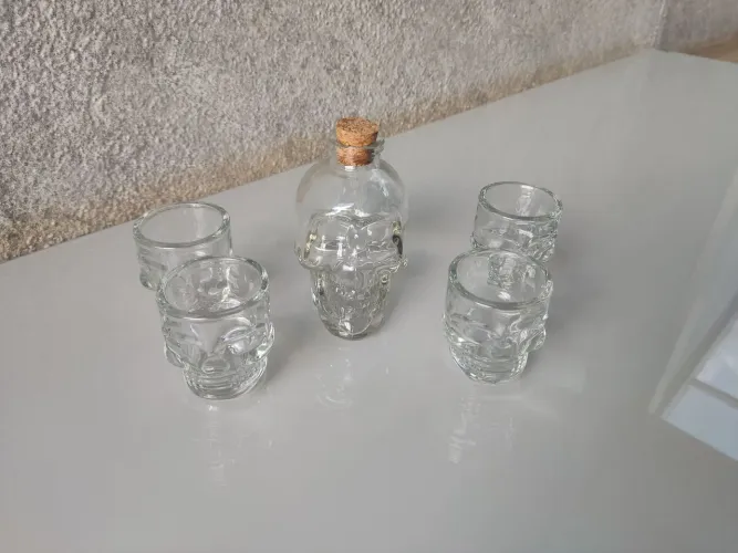 Conjunto Dose/Bebida Caveira - Copos + Garrafa 180ml