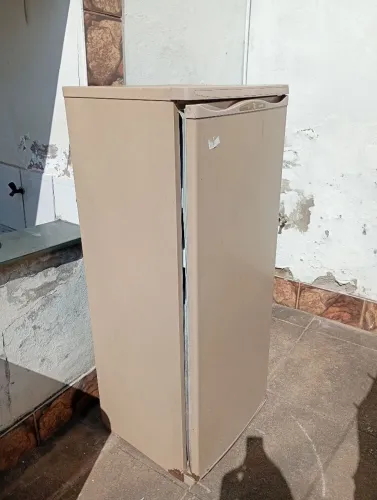Vende-se geladeira usada boa