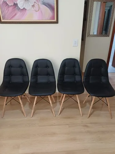 Jogo com 4 Cadeiras Charles Eames Eiffel Botonê Pretas - Perfeito Estado