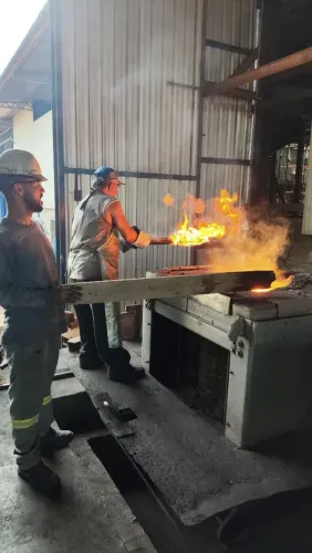 Forno a indução Inductotherm 300kwh
