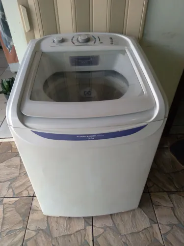 Vendo máquina de lavar roupa Electrolux 15  kilos funcinando bem precinho 499  reais 