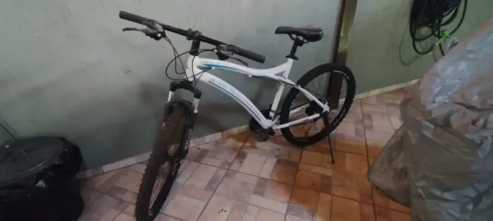 Bicicleta Ozark Extreme Trail aro 26 susp. Dianteiro 21 marchas cambio Shimano freio disco