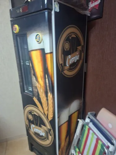 Vende se cervejeira metal frio semi nova muito conservada