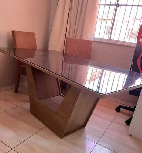 Vende-se Mesa de 6 cadeiras
