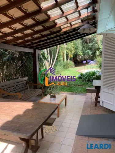 CASA ASSOBRADADA - MORUMBI - SP