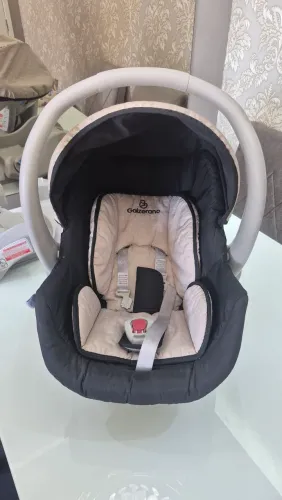 Bebê Conforto Galzerano com Base, cor preto e bege. Ótimo estado!
