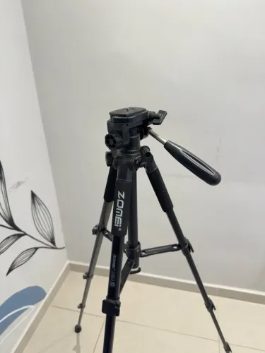 Kit de Tripé Portátil de Alumínio ZOMEi Q111 para Transmissões ao Vivo, Vídeo, Fotografia.
