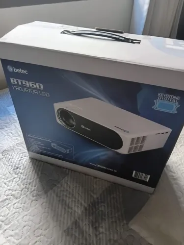 PROJETOR EM LED - Betec BT960