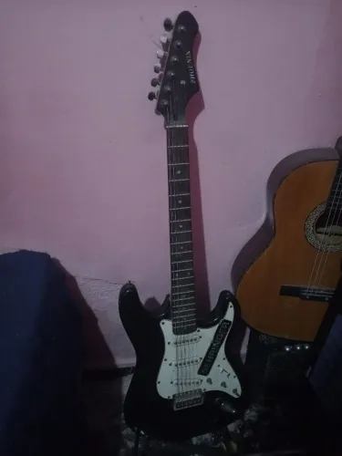 Guitarra marca Phoenix