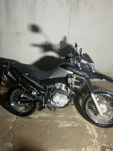 Vendo Bros 2021 modelo 22 baixo km muito conservada, com vários acessórios