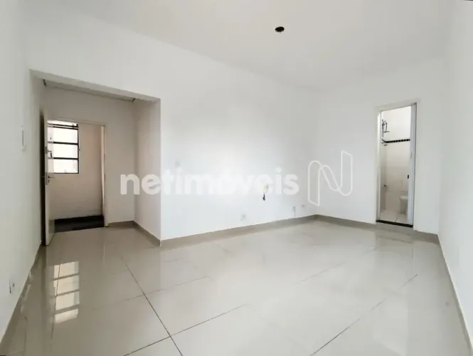Sala comercial para alugar no bairro Coração Eucarístico, com 18 m²; de área e 1 banheiro.
