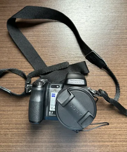 Sony Cyber-shot DSC-H9 Zoom 15x