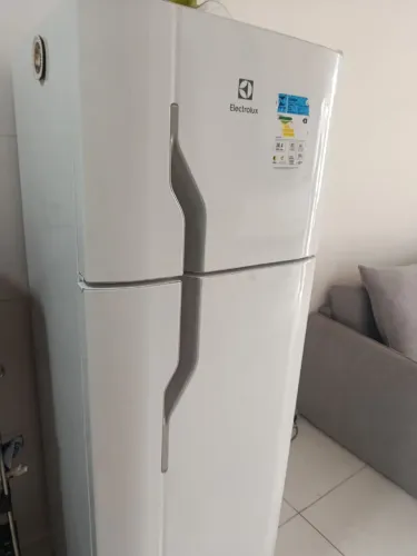 Geladeira Electrolux 270
