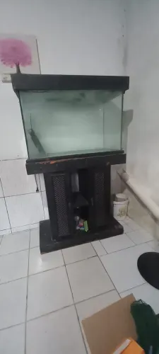 AQUARIO COM PE EM MADEIRA 