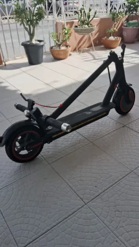 Vendo patinete com Assesorios tipo leves na laterais barra de peso no guidon de PCC 